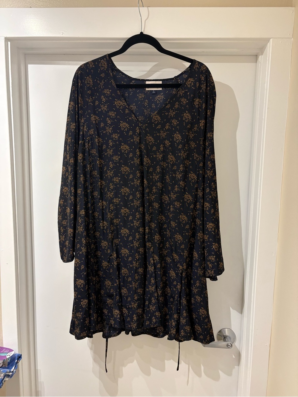Universal Thread Navy Long-Sleeve V-Neck Floral Tunic Dress